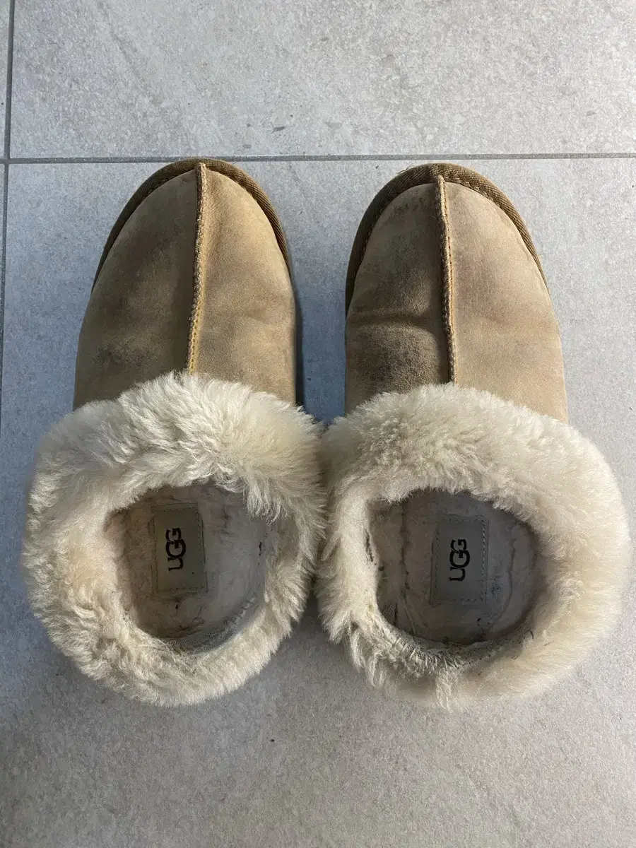 UGG 슬리퍼 240