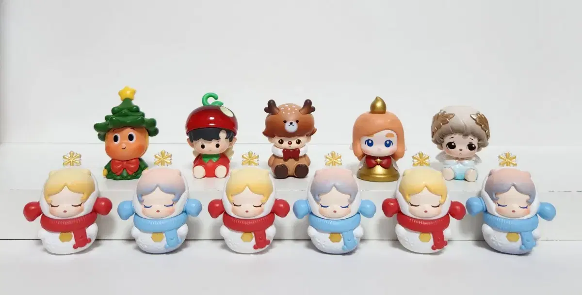 Pop Mart Christmas Party Series Pop Bean Chaka/Labubu 11-piece set sells.