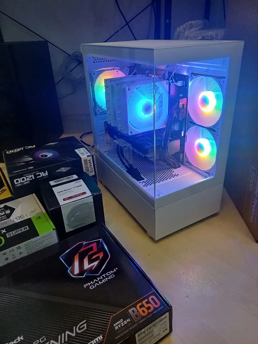 RTX4070SUPER 라이젠7500F 어항본체