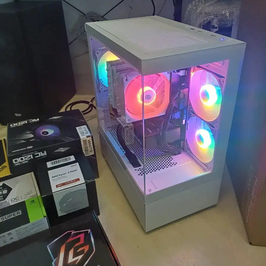 RTX4070SUPER 라이젠7500F 어항본체