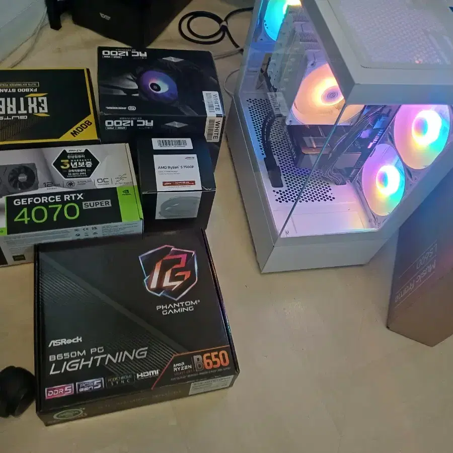 RTX4070SUPER 라이젠7500F 어항본체