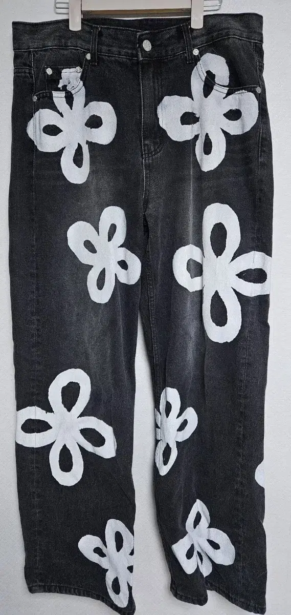 Distressed Hand-painted Clover Denim Pants Size L