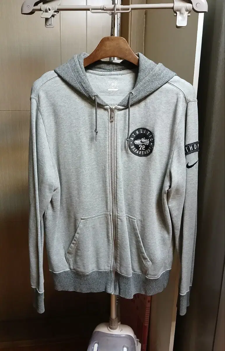 Men's Nike Hoodies (105)