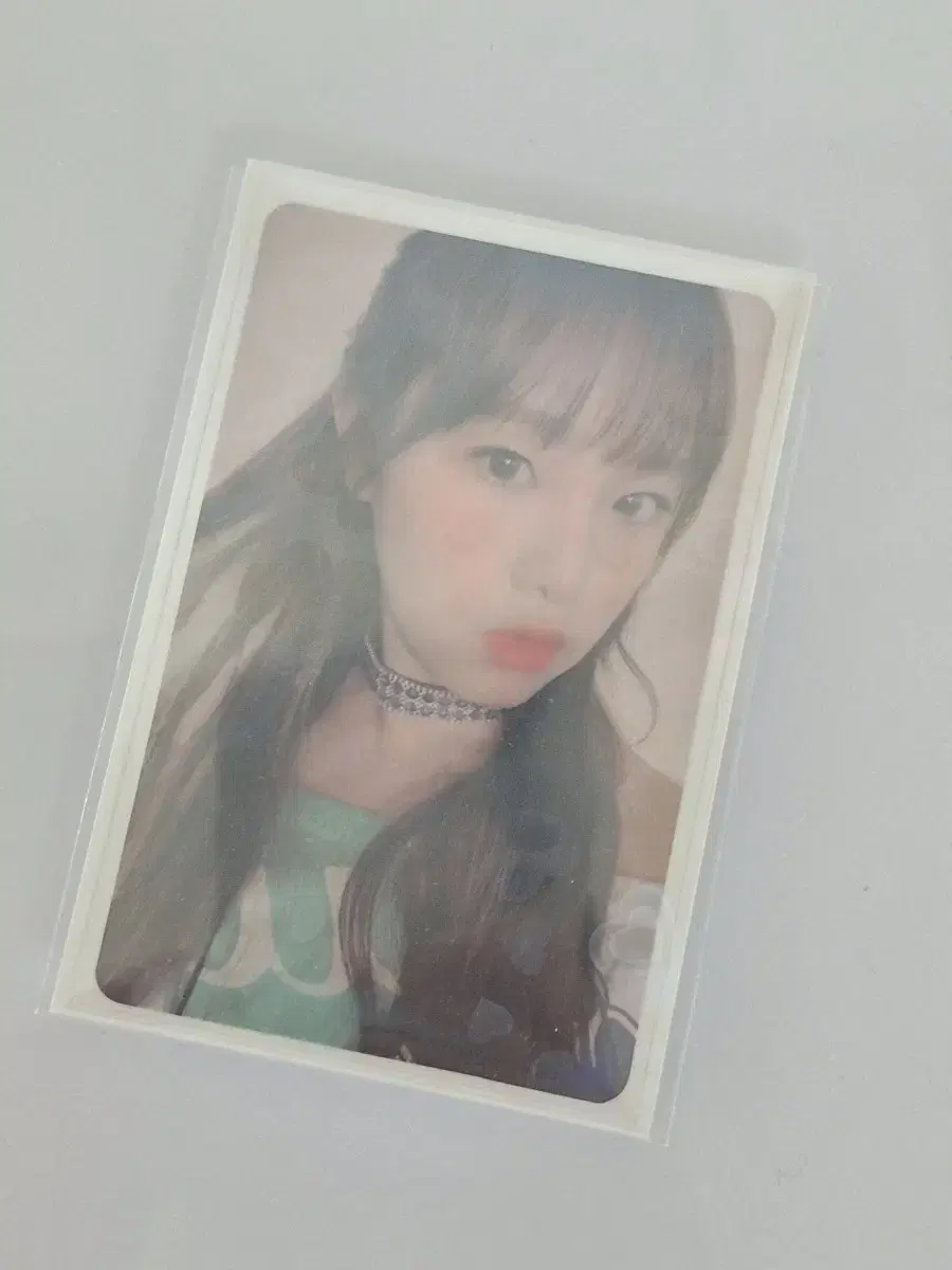 iz*one yena sells heart eyes sapphire alpo