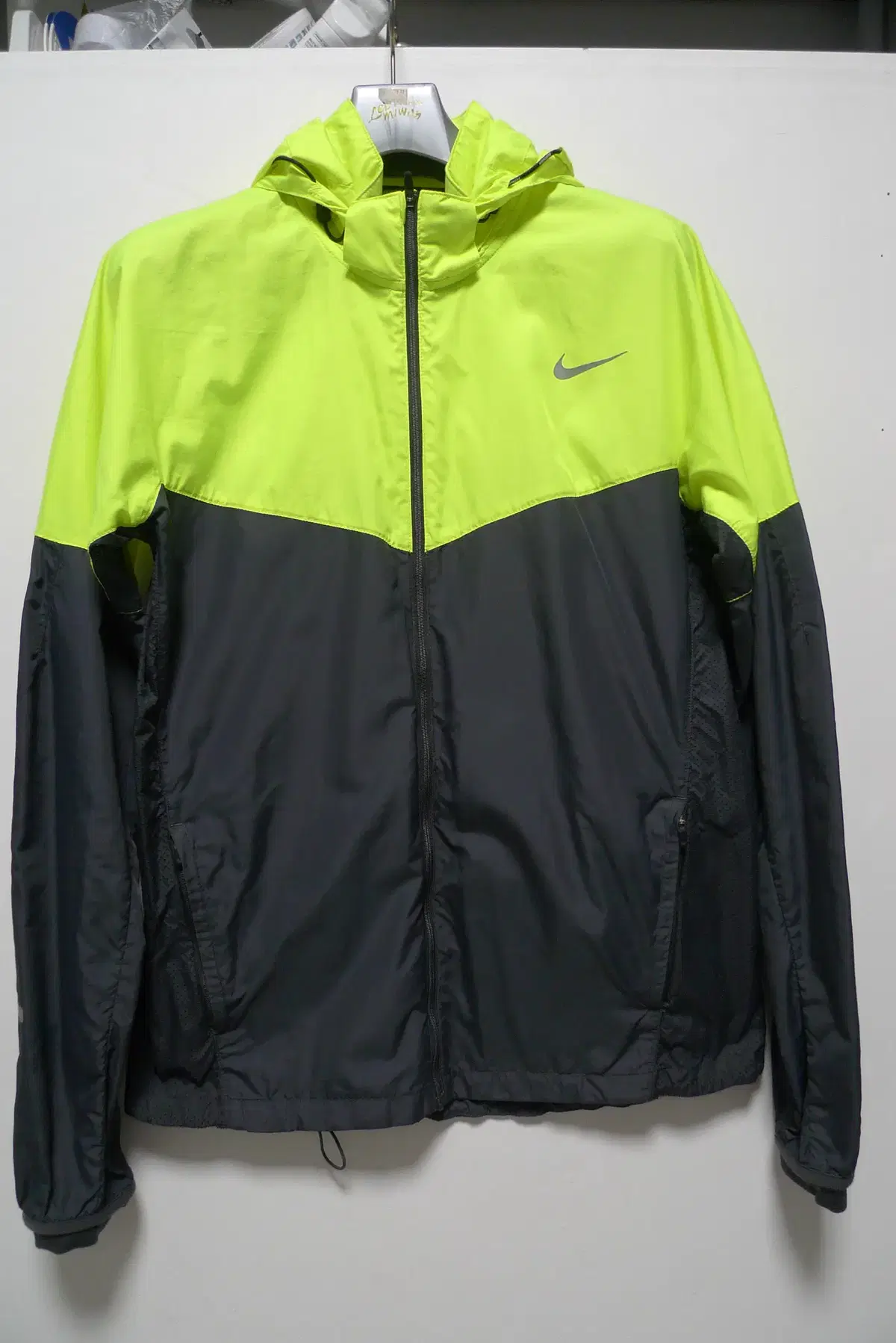 Nike Windbreaker Jacket M