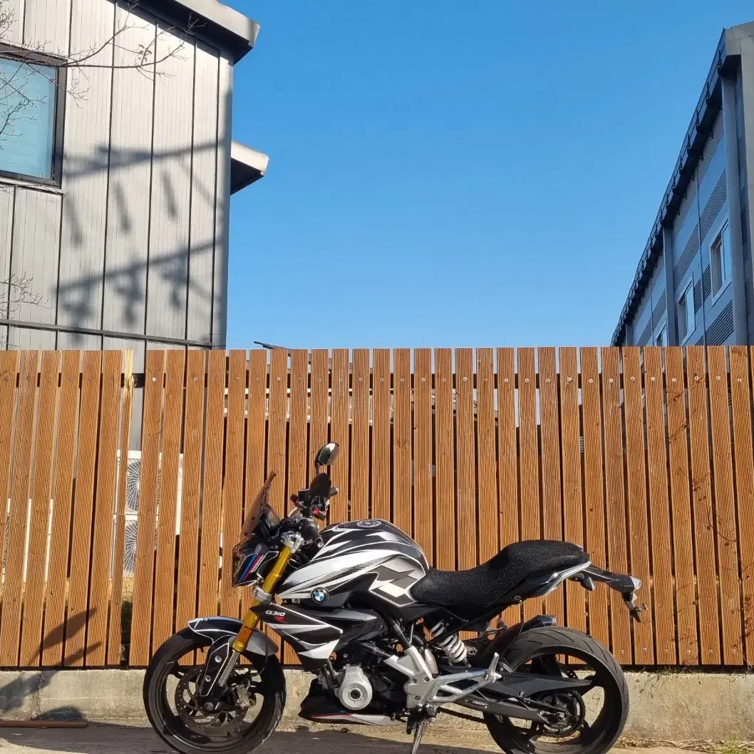 BMW G310R 19년식/짧은키로수/풀튜닝/랩핑차량/신차급/급매