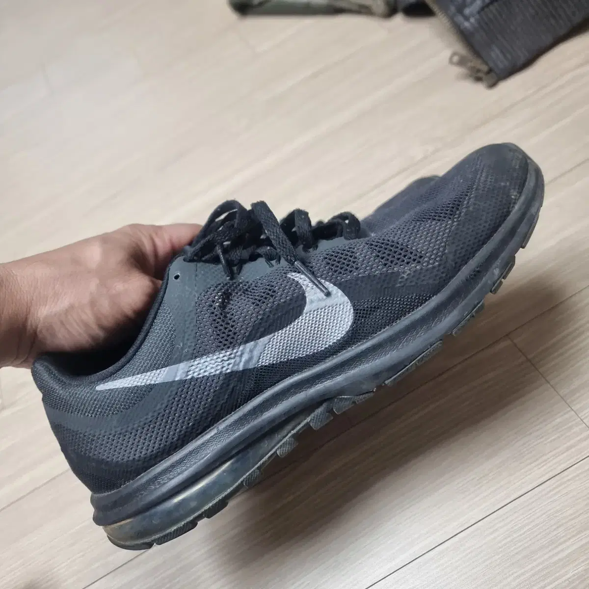 Nike Running Shoes (275-280)