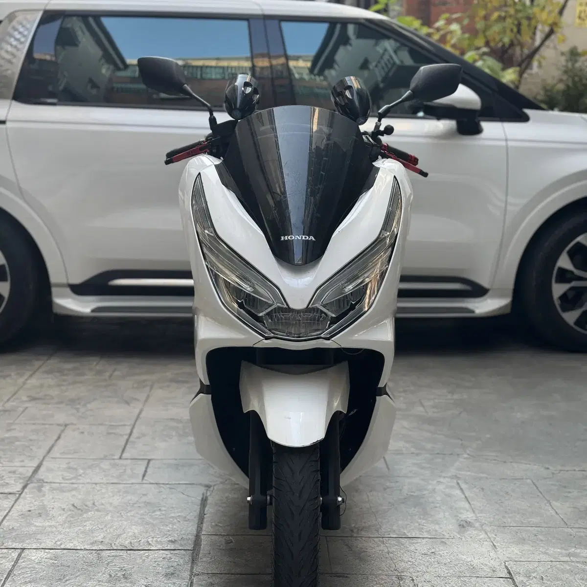 혼다 PCX125CC 2020년식 낮은 키로수 판매합니다.