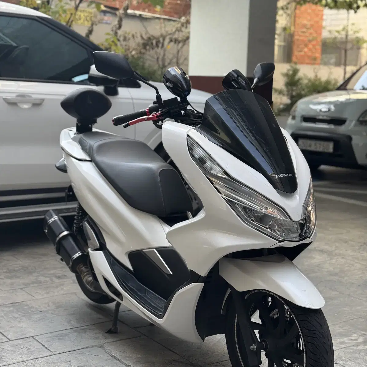 혼다 PCX125CC 2020년식 낮은 키로수 판매합니다.