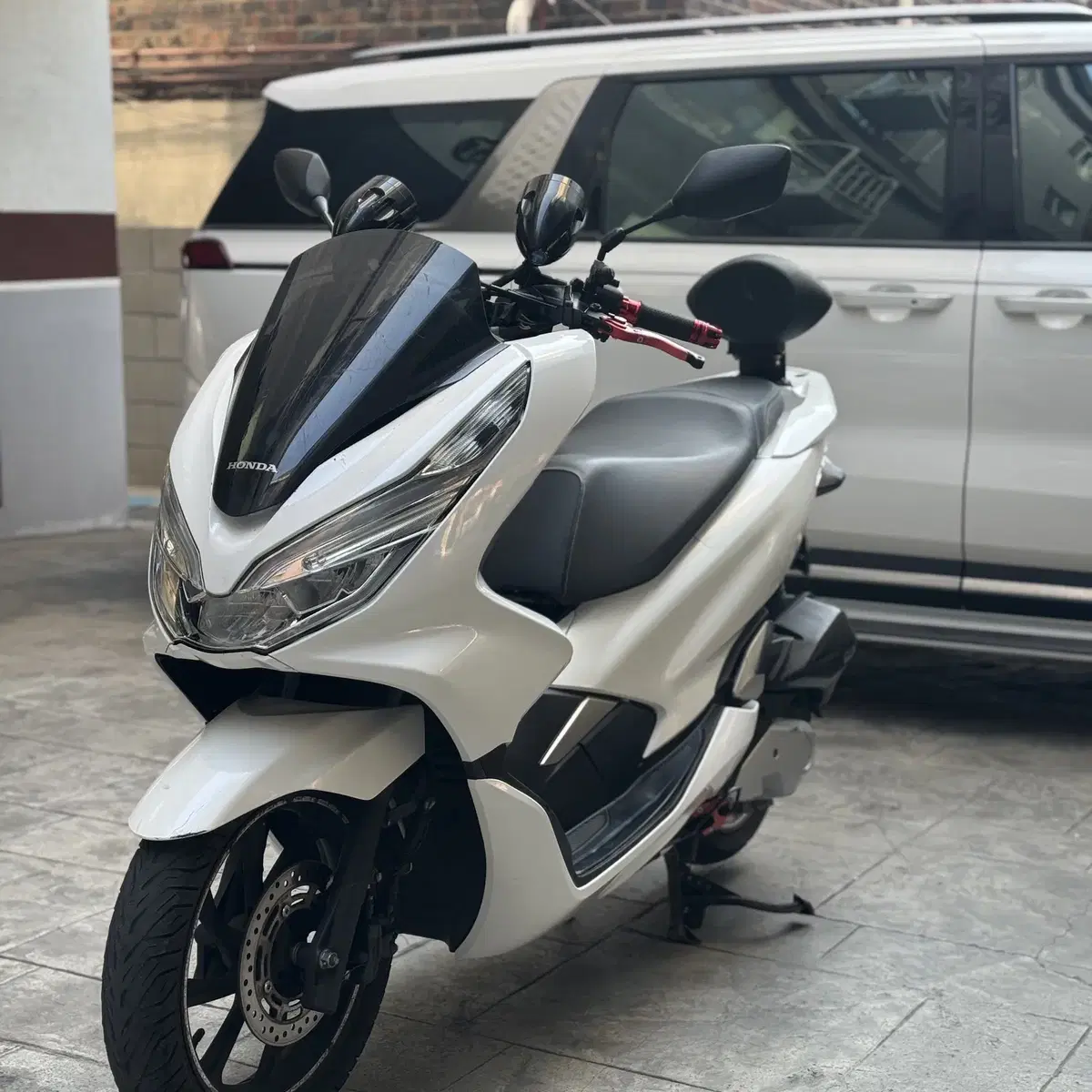 혼다 PCX125CC 2020년식 낮은 키로수 판매합니다.