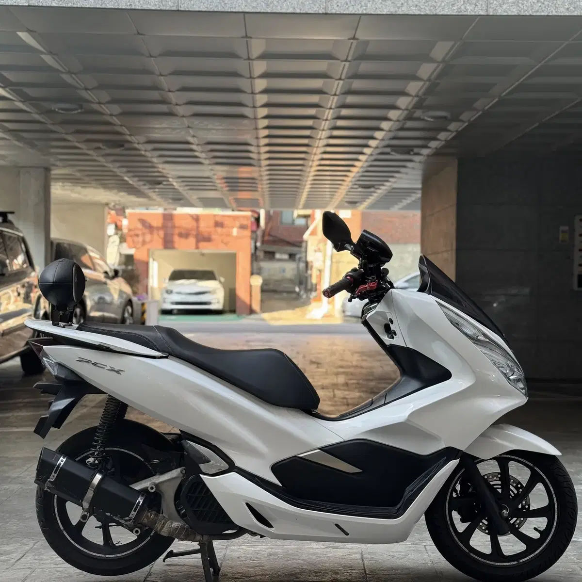 혼다 PCX125CC 2020년식 낮은 키로수 판매합니다.