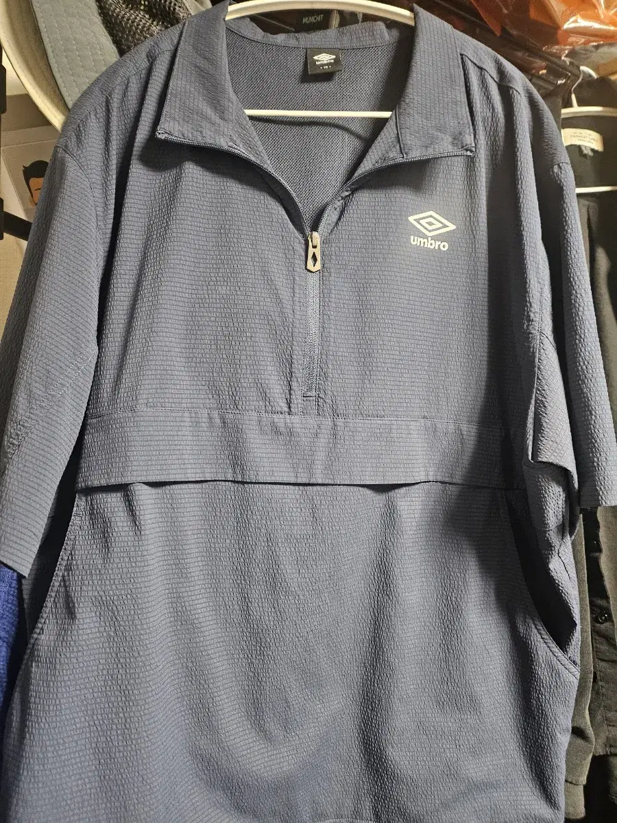 Umbro 24SS Seersucker Stanlock Anorak Size 110