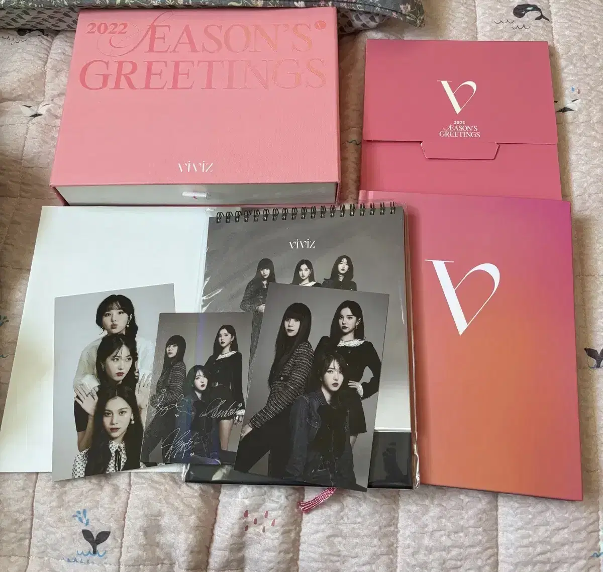 Viviz 2022 season's greetings Sells unsealed