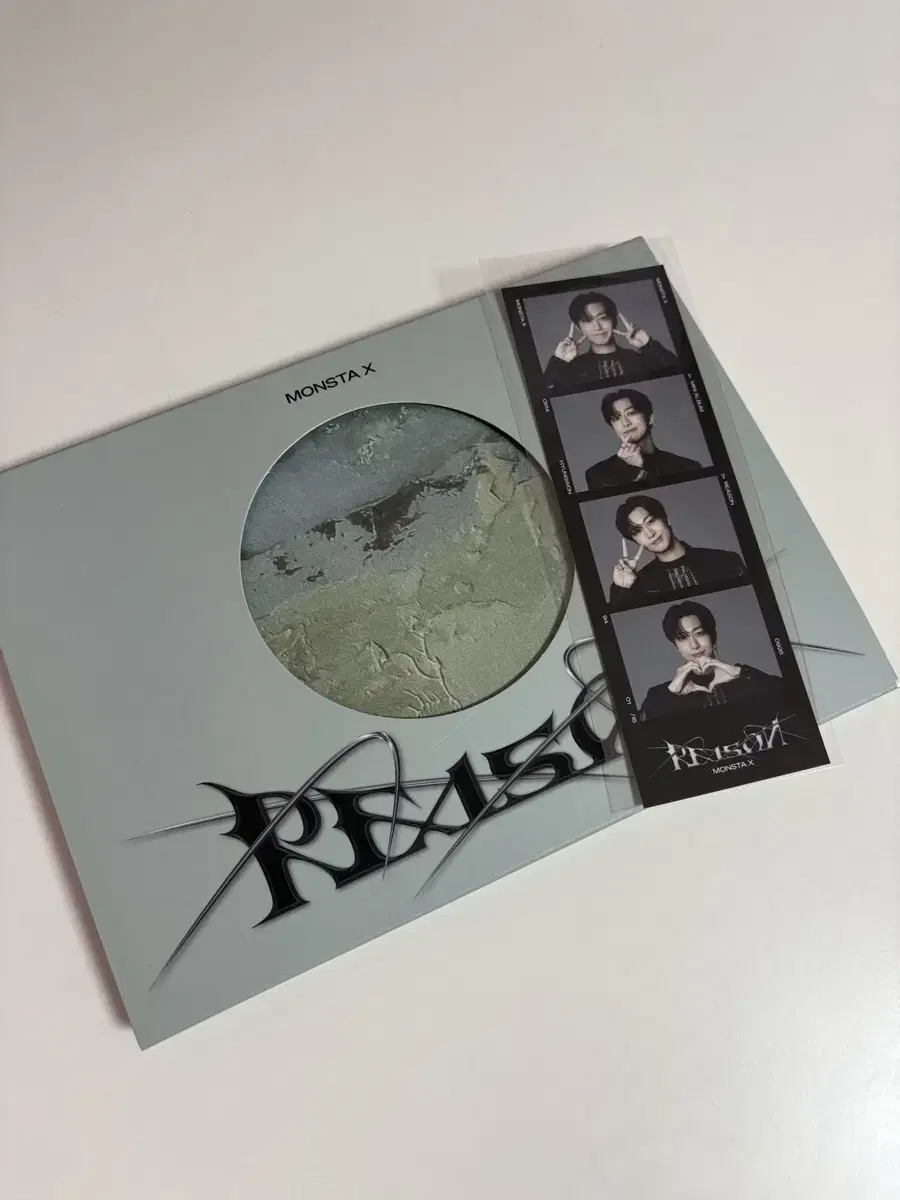 Quick sale)MONSTA X RISEN unsealed album chae hyungwon 인생네컷판매