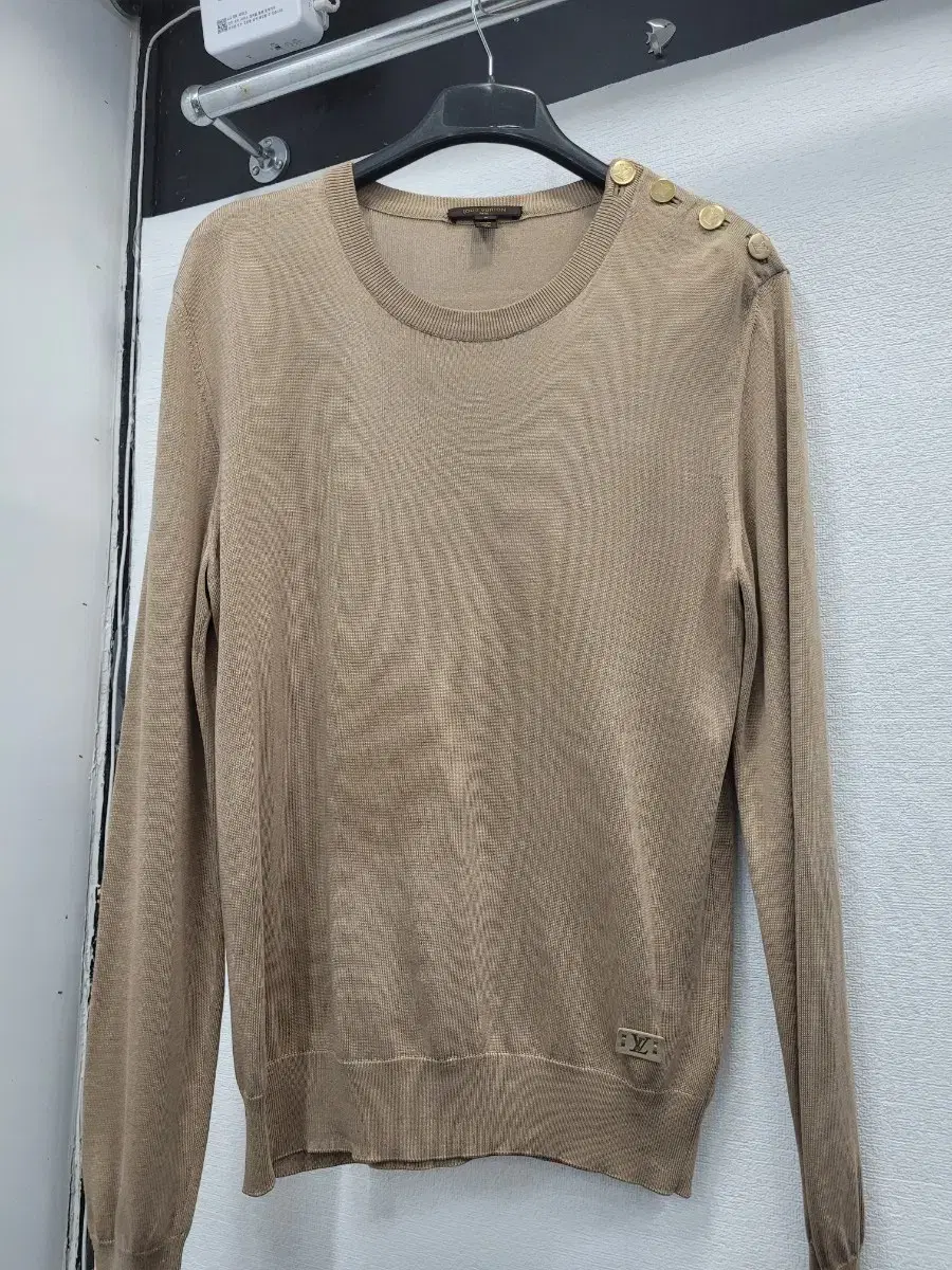 100% Louis Vuitton Silk Knit / 95 (Genuine)