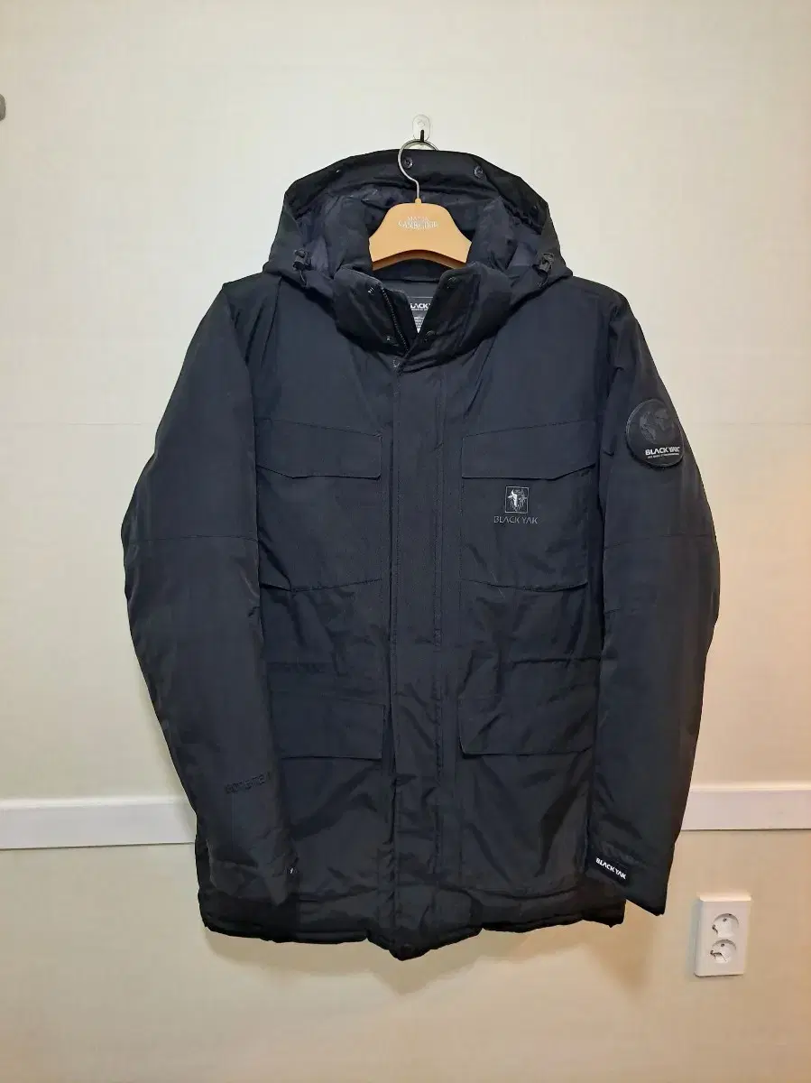 Blackyak Captain Gore-Tex Goose Down PaddingSize 105 (in excellent condition)