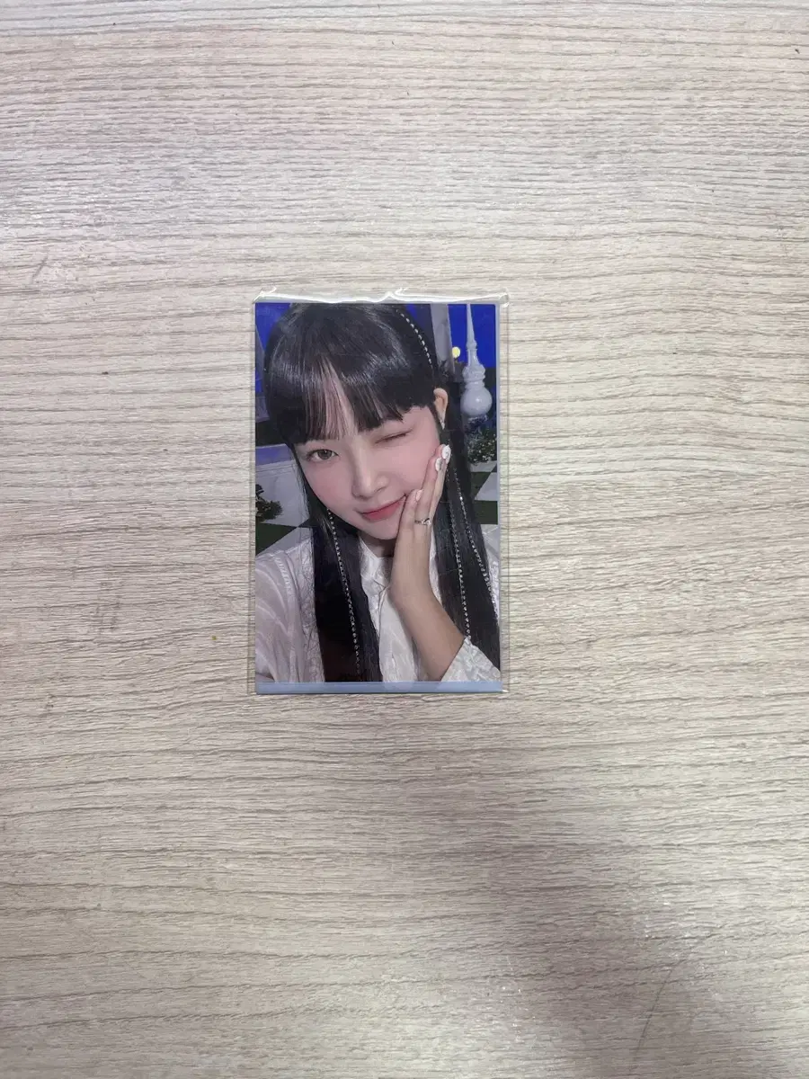 Bombshell) le sserafim hong eunchae Piares photocard sells