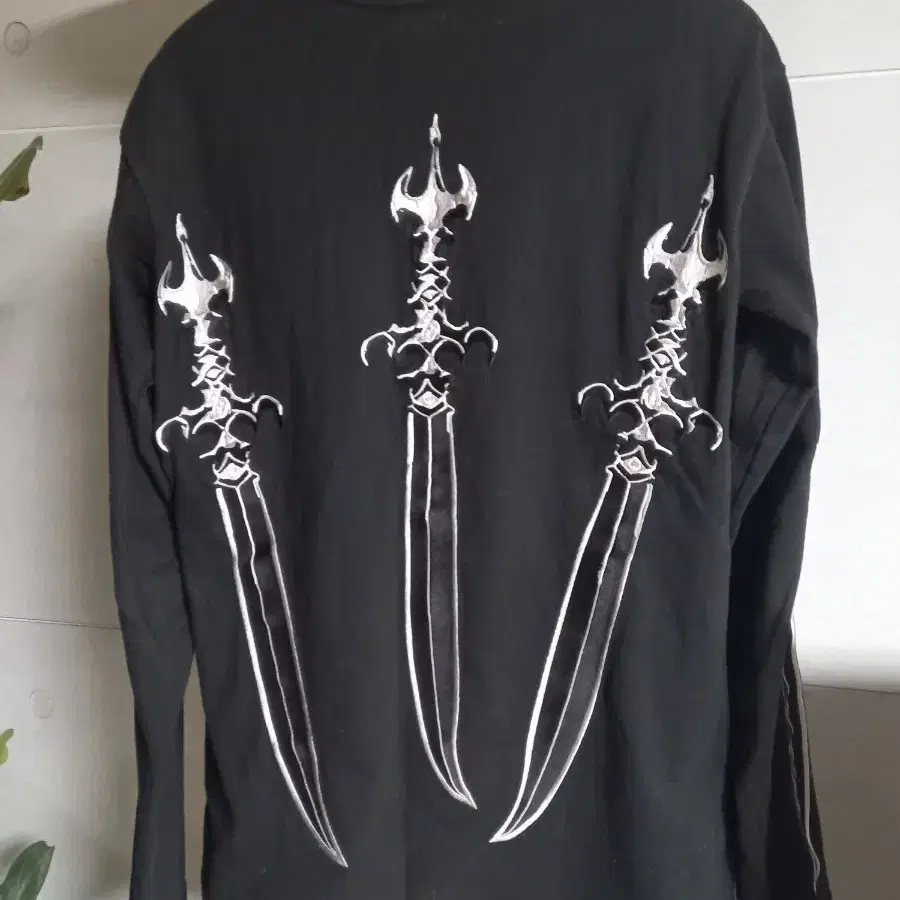 THUG CLUB sword long sleeve T-shirt