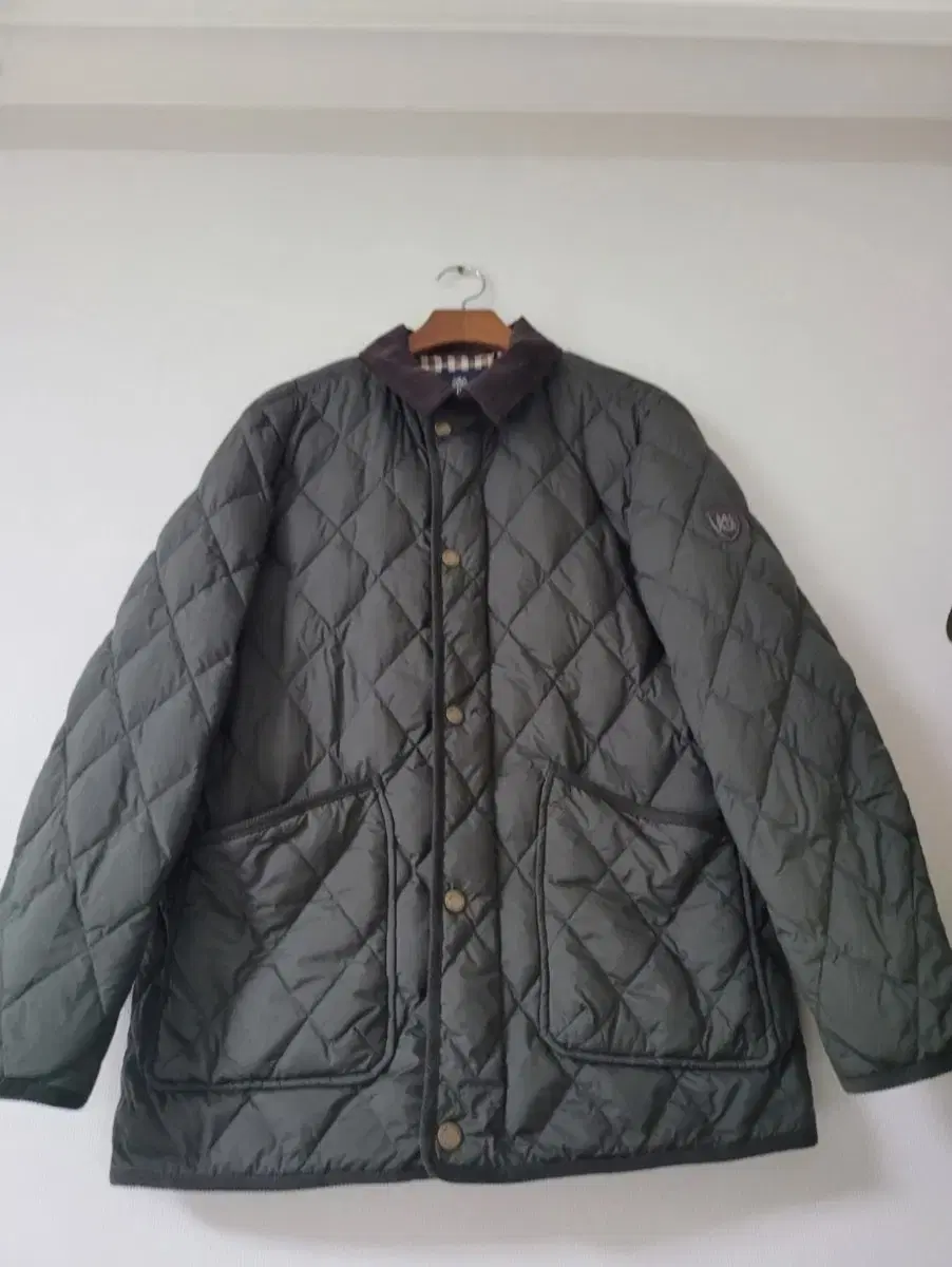 Aquascutum (Goosequilted Jacket)