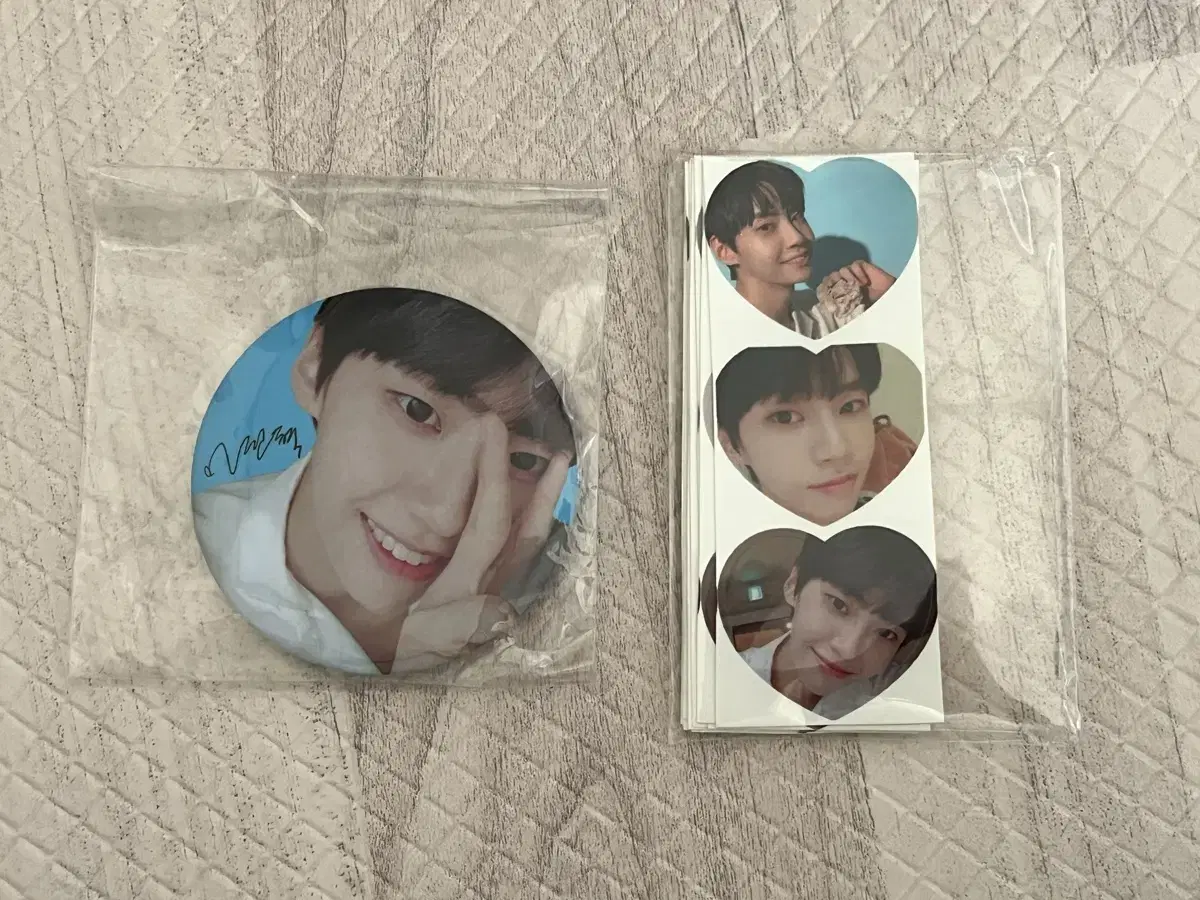 [Free Sharing] Jin Hyuk Lee Pinbutton sticker Free sharing!