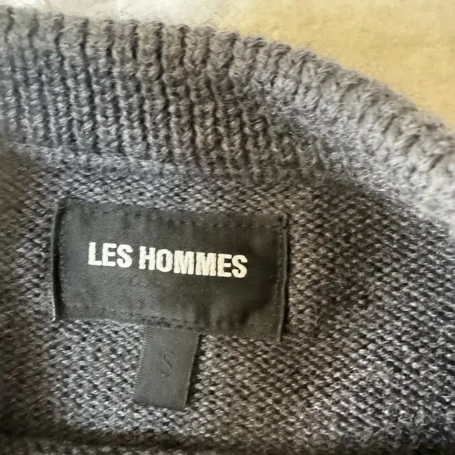 les hommes 스틸 그레이 스웨터(새상품)