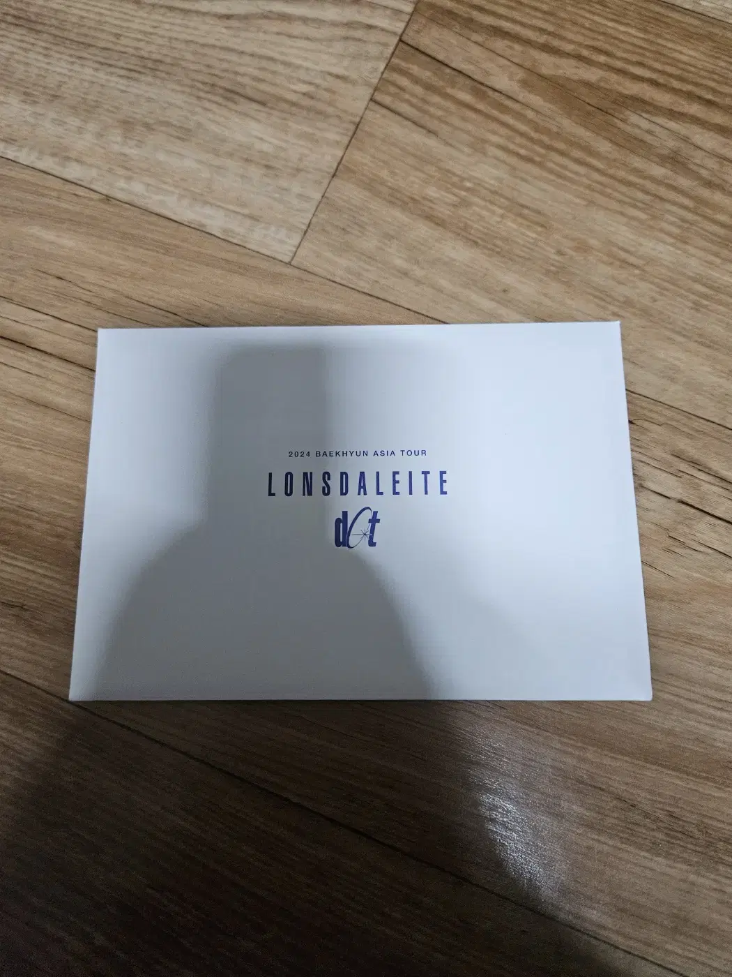 Baekhyun LONSDALEITE dot MD postcard set sells~!