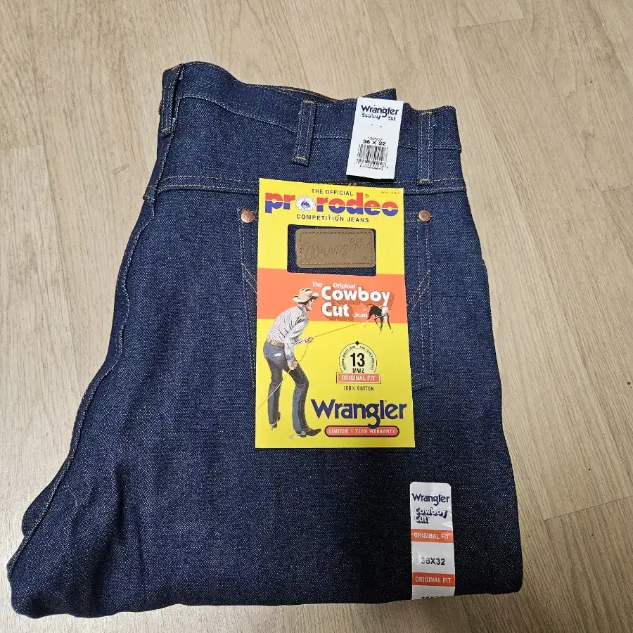 WRANGLER 13MWZ (36x32)