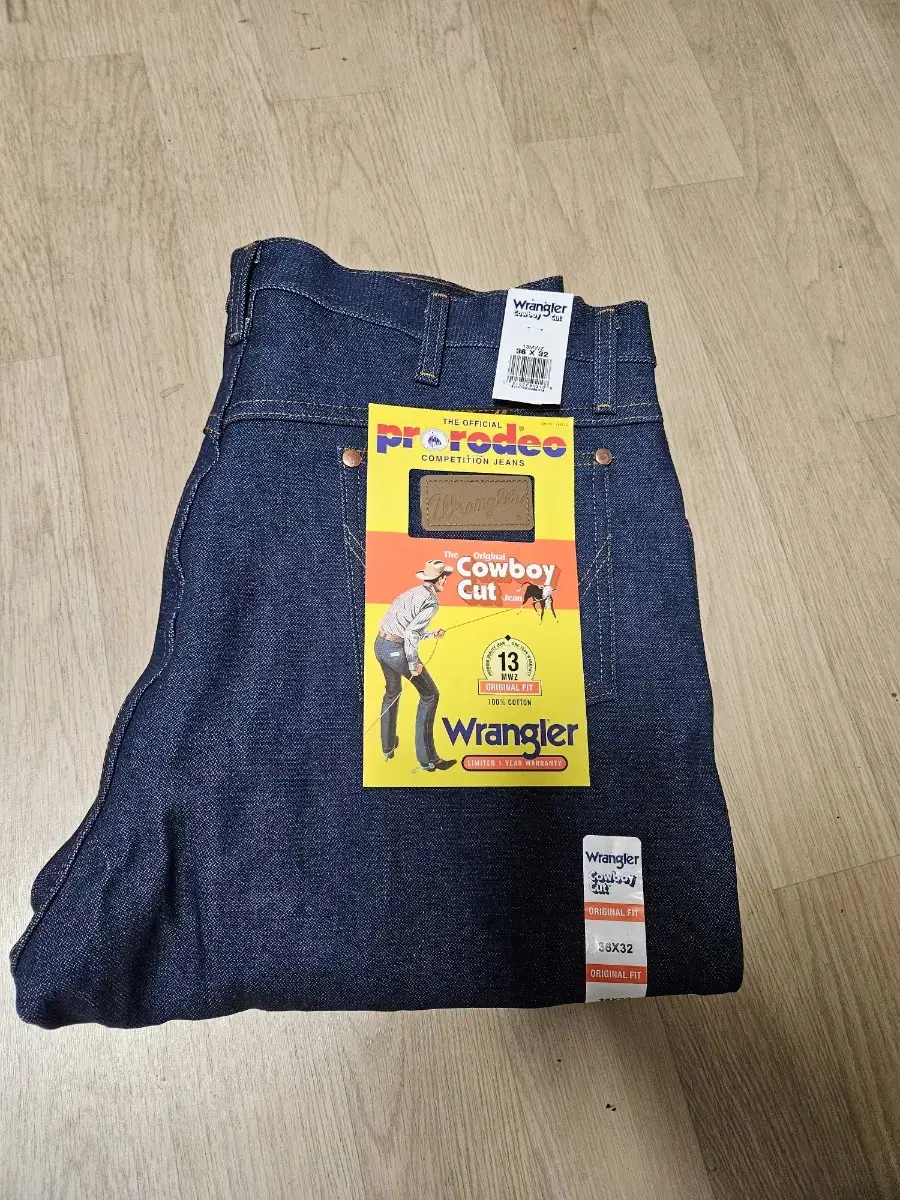 WRANGLER 13MWZ (36x32)