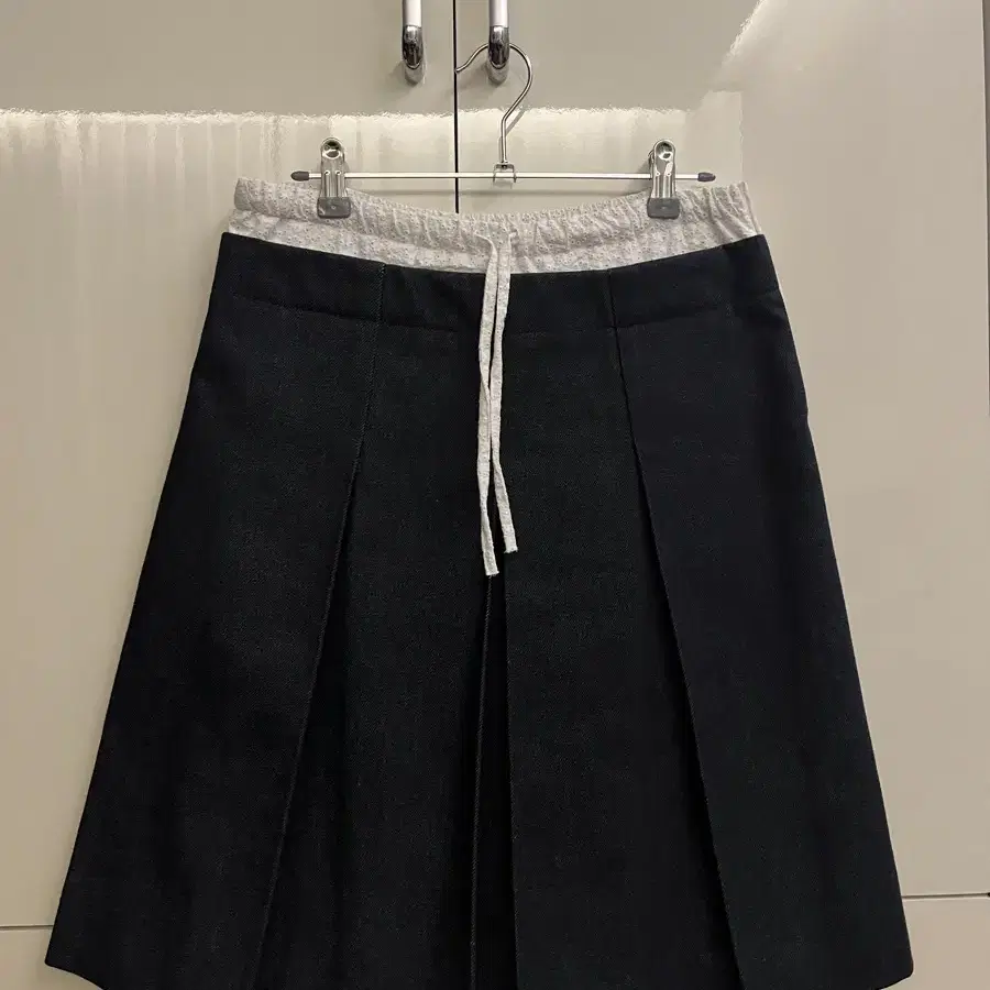 버뮬라 denim pleated skirt (deep blue)