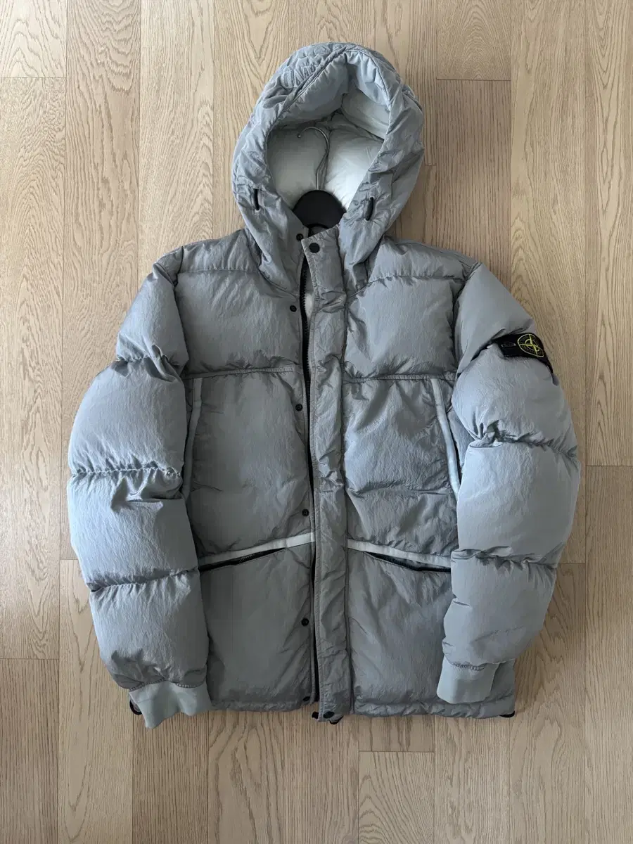 [L] 21FW Stone Island Nylon Metallic Pearl Gray