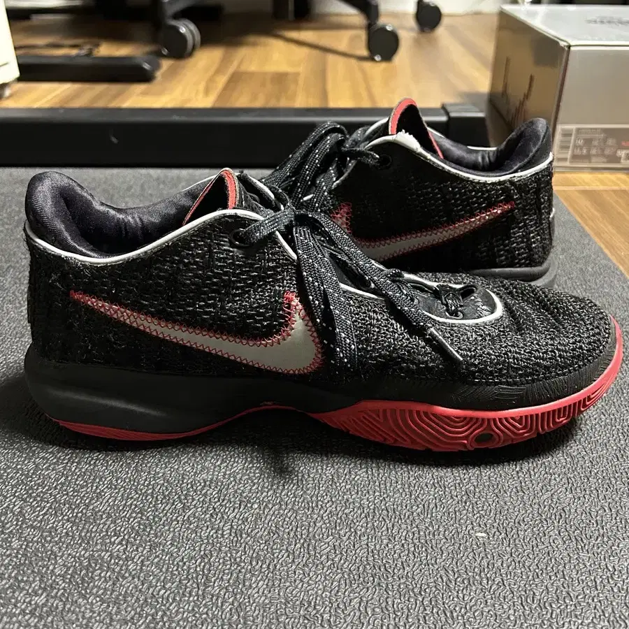 Nike LeBron XX EP Bred