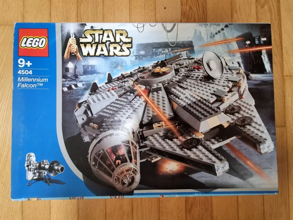 [4504] - LEGO Star Wars Millennium Falcon (Bloo Box) for sale