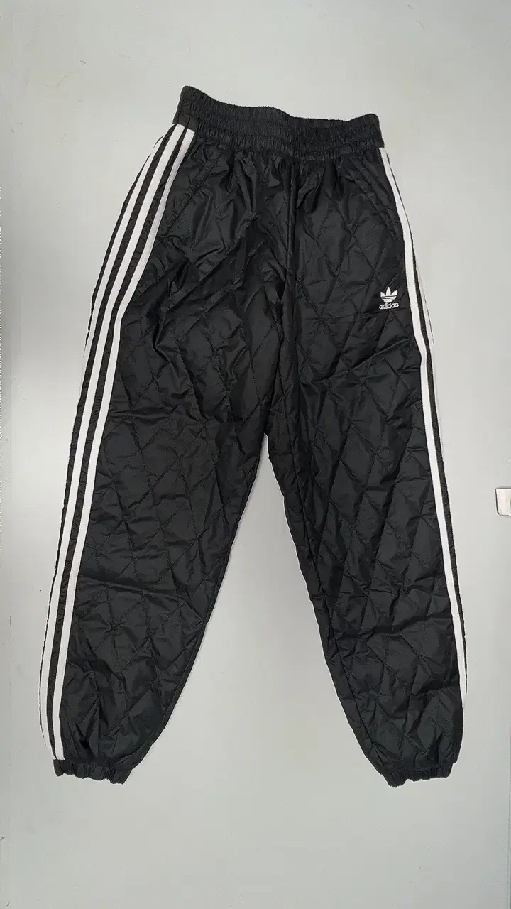 No. 7083 Adidas [Winter] Women's Training Pants Somyi Padded Jogger Pants 2XS