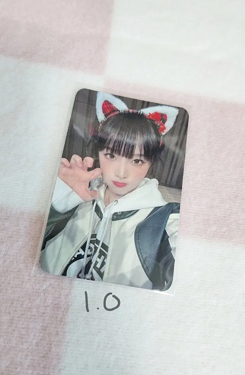 Yena Choi seasons greetings everline pre-order benefit Photocard