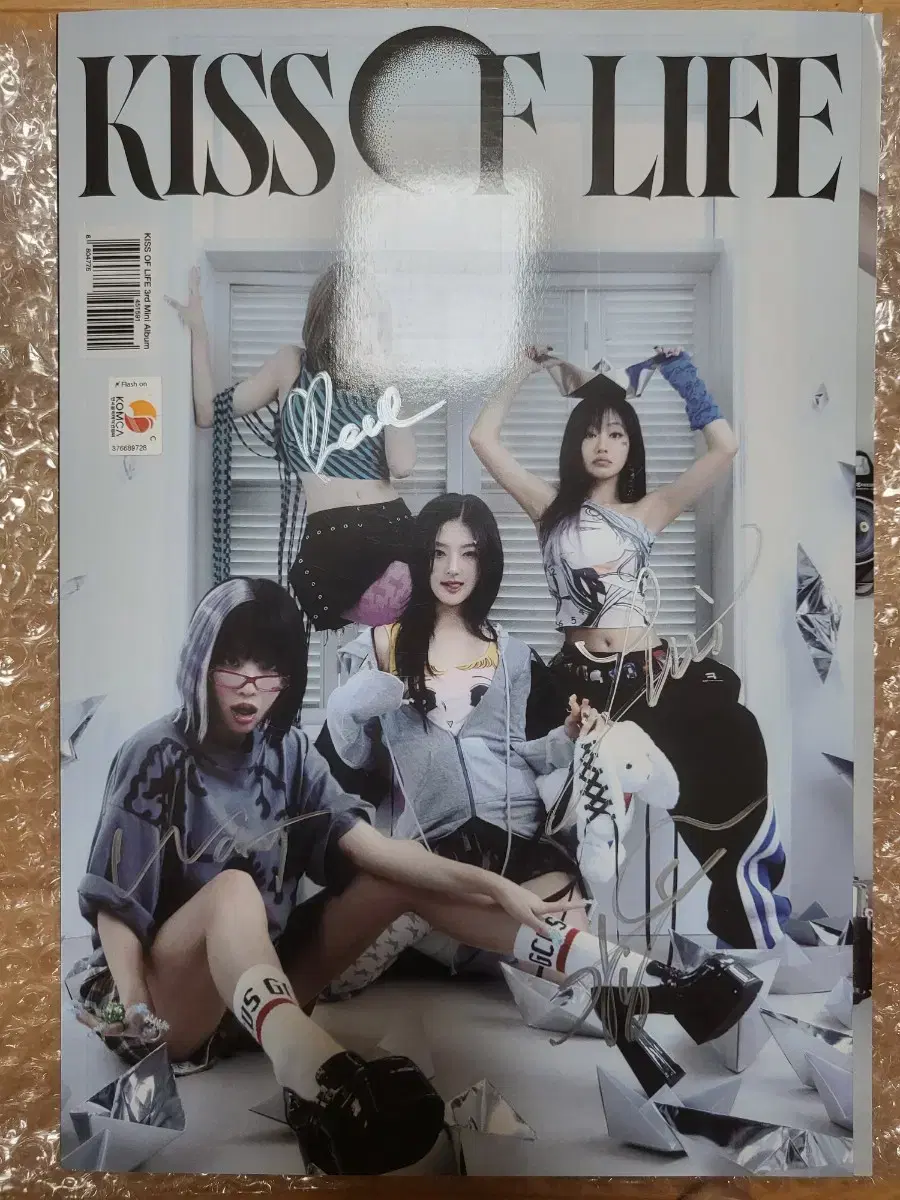 Kiss of Life kiss of life Signed Album wts (includes 4 photocards)