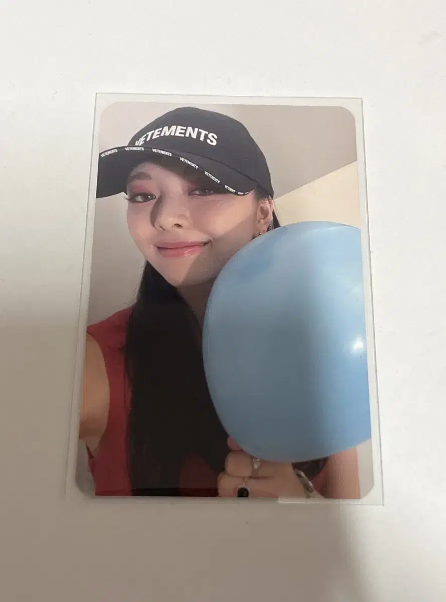 itzy yuna loco unreleased photocard photocard