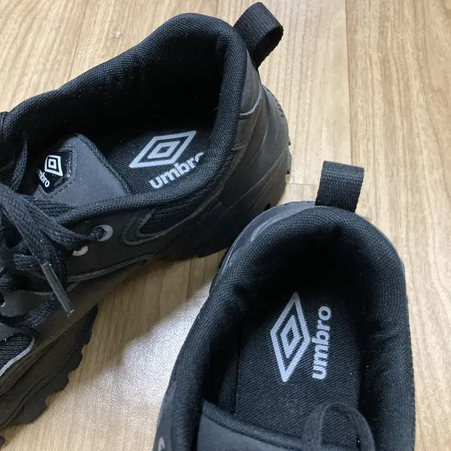 엄브로(UMBRO) 운동화 2개 일괄 판매합니다