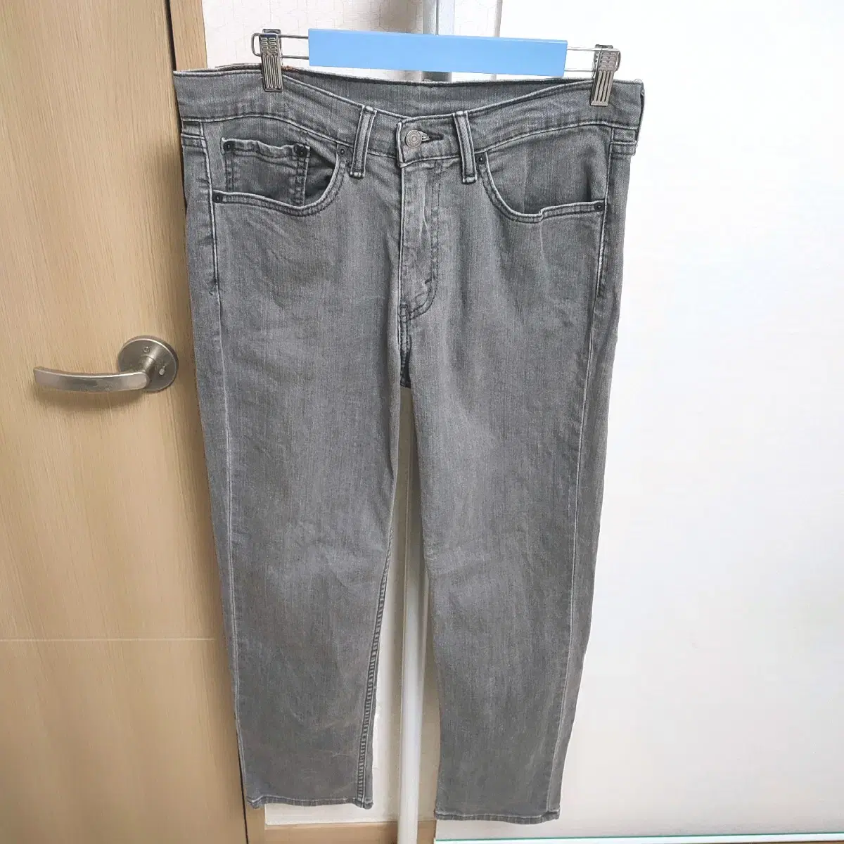 Levi's 514 Men's 32 gray jin span jeans like new