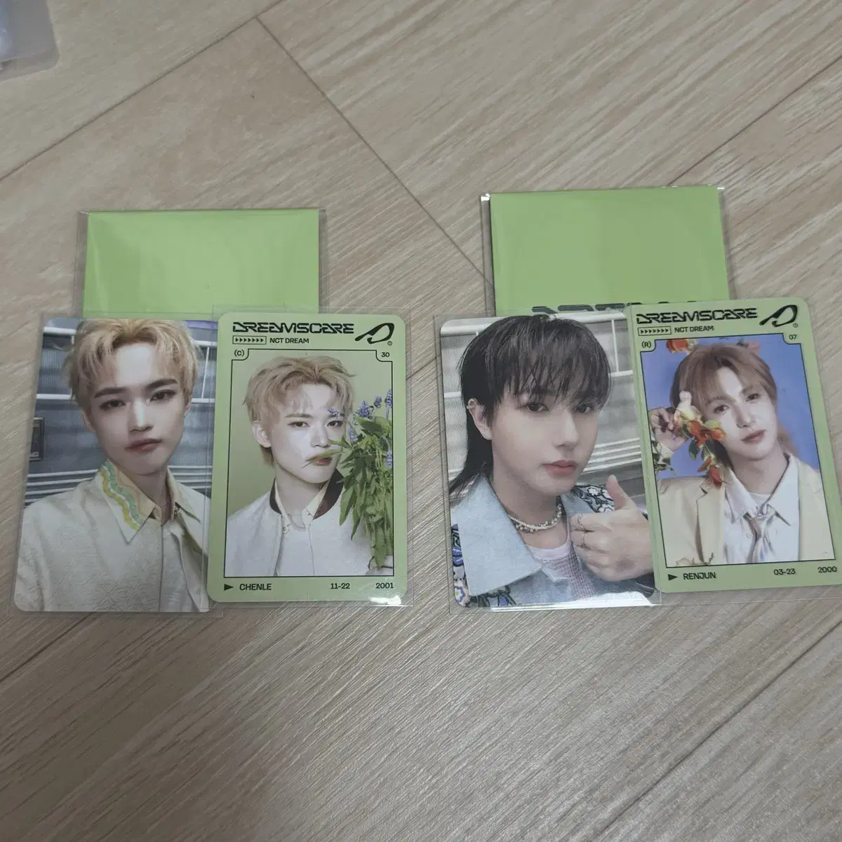 Sells Dreamscape Dreamfinder Random Photocards nct dream 