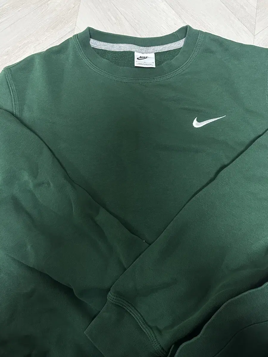 Nike Swoosh Toned Down Green L