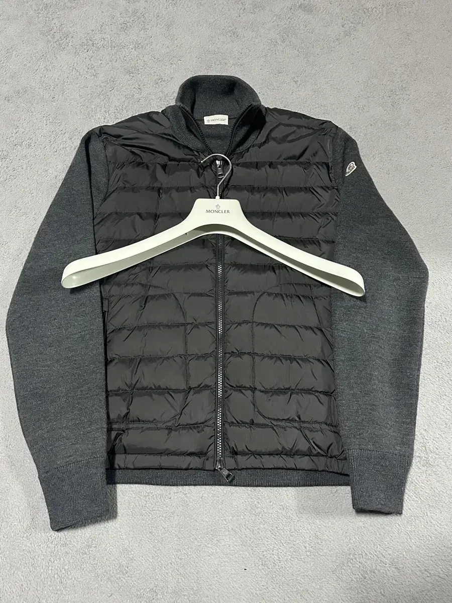 (as new) Moncler Knitted Padding L