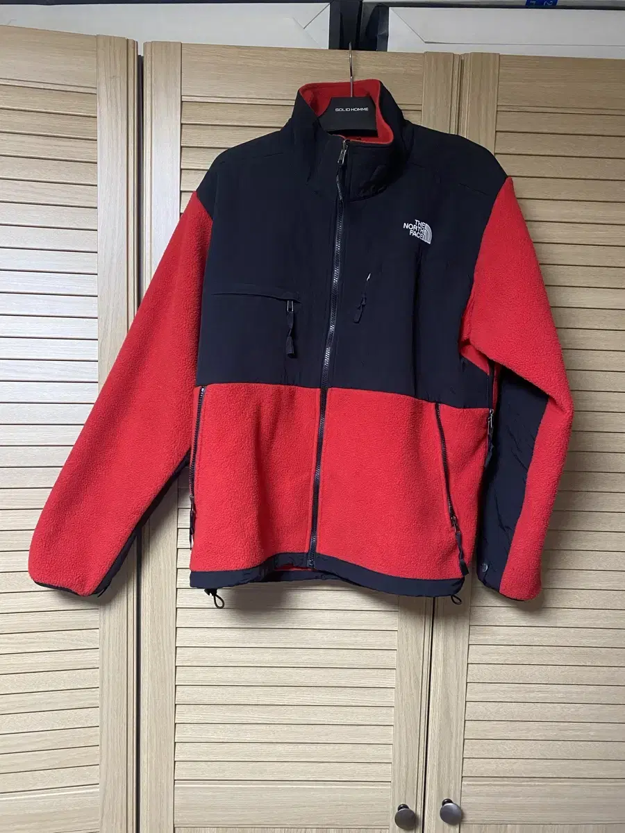 The North Face Denali Fleece Red Zip-up Details