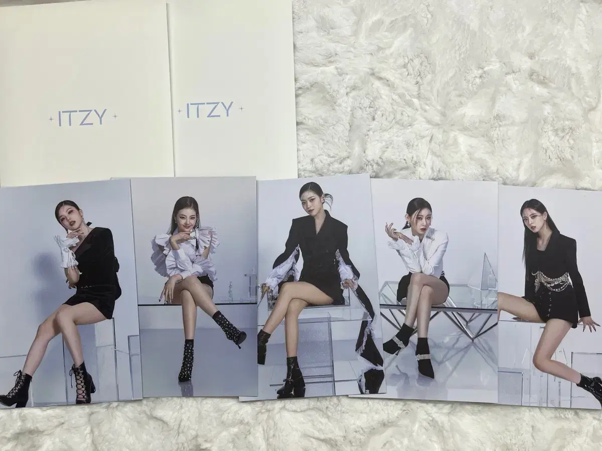 Itzy Checkmate Postcard