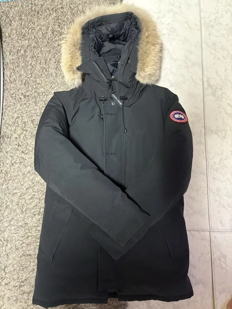 Canada Goose Chateau Fusion Fit M sells