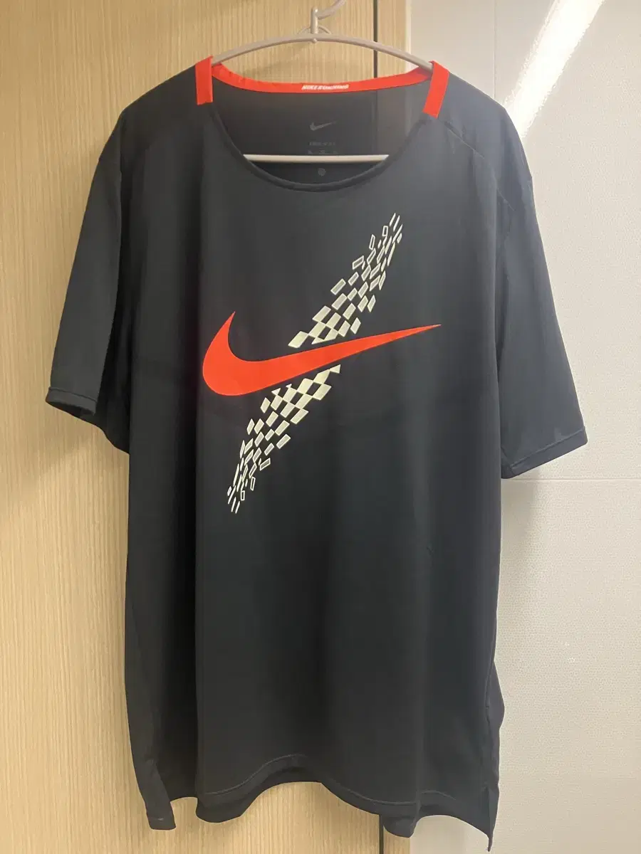 Nike DryFit riize 365 Kipchoge Short Sleeve T-Shirt (Size XL)