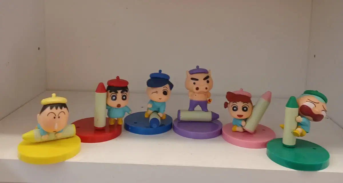 Set of 6 Crayon Shin-chan Figures