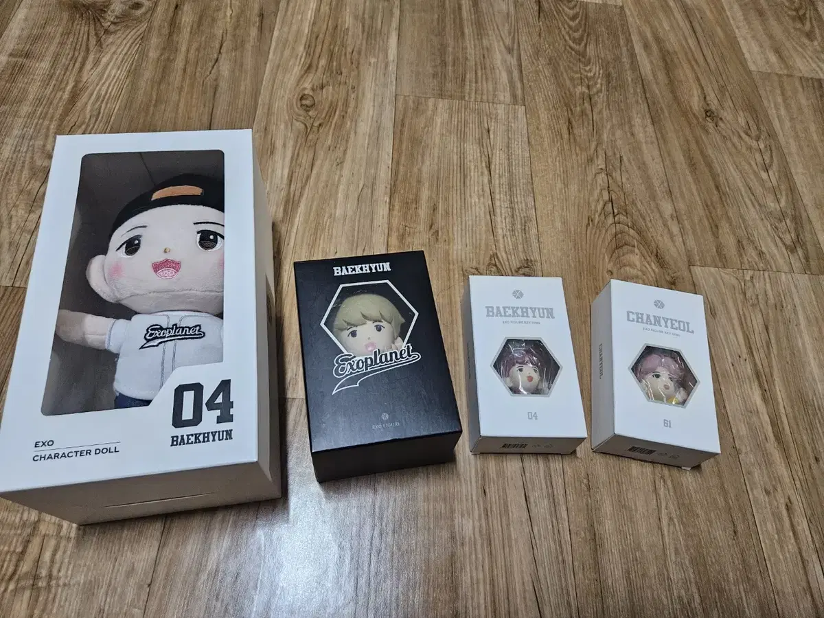 EXO Baekhyun and Chanyeol official dolls + figures are sold individually~!