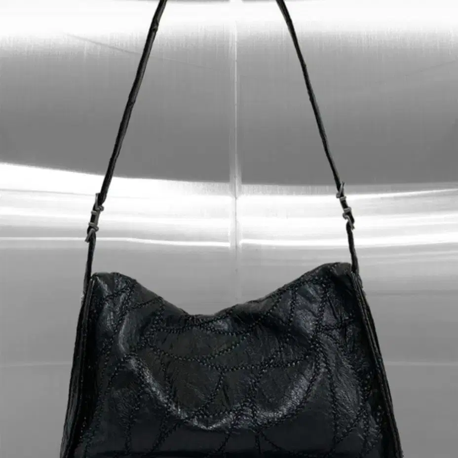 Buckle strap shoulder bag _ Black 노센트 가방