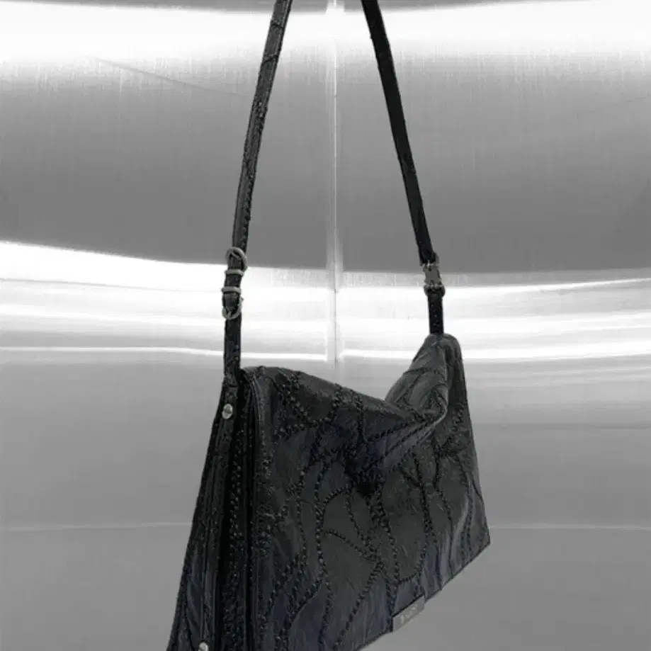 Buckle strap shoulder bag _ Black 노센트 가방