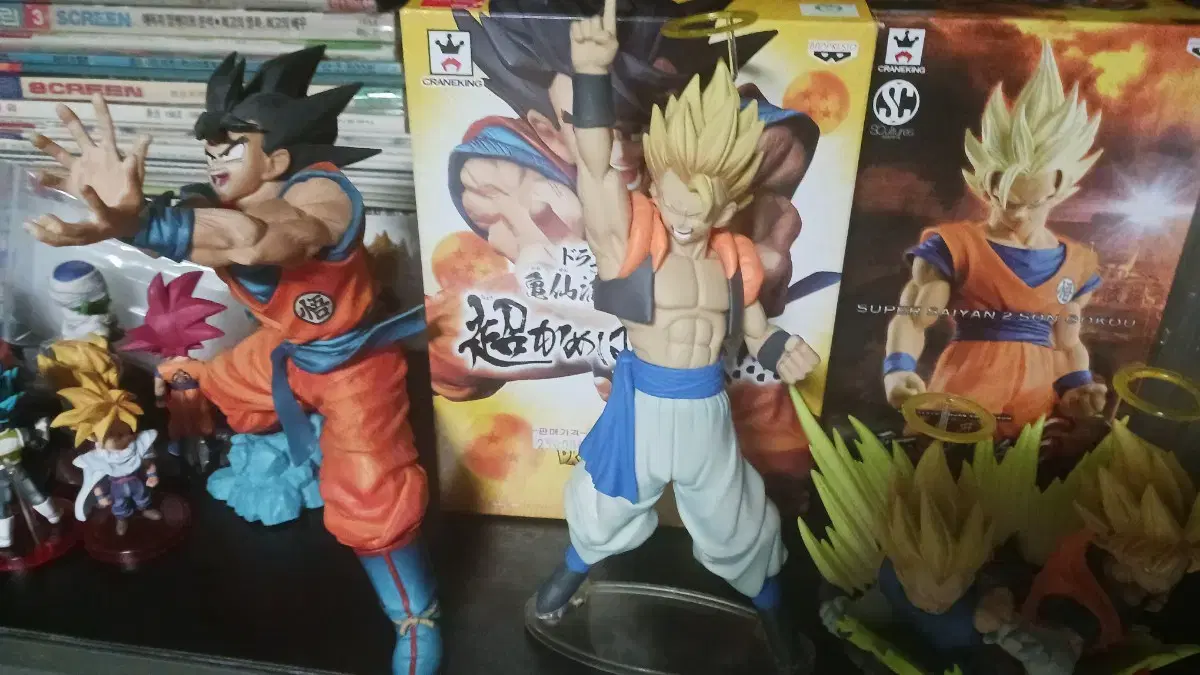 5 Dragon Ball Vahn Thrusto Figures (Goku,Vegeta,Gogeta,Jo)